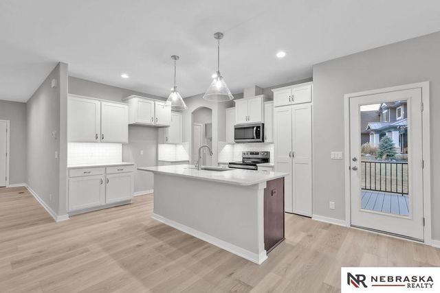 12356 Elk Ridge Circle, Papillion, NE 68046