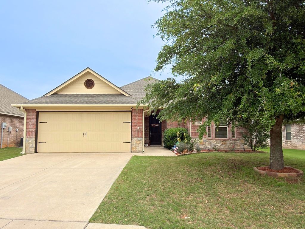 109 Donna Circle, Granbury, TX 76049