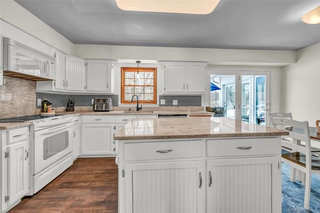 6 Eisenhower Court, Hopewell Junction, NY 12533