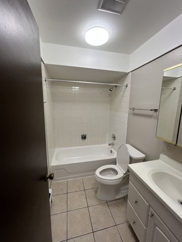 3448 Salem Walk Drive A2, Northbrook, IL 60062