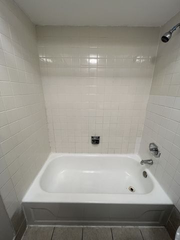 3448 Salem Walk Drive A2, Northbrook, IL 60062