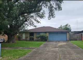 6815 Maczali Drive, Houston, TX 77489