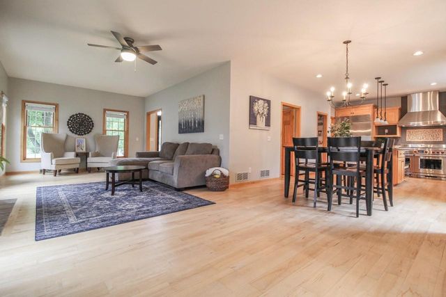 209 Waverly Drive, Cambridge, WI 53523