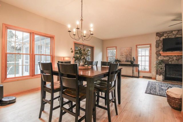 209 Waverly Drive, Cambridge, WI 53523