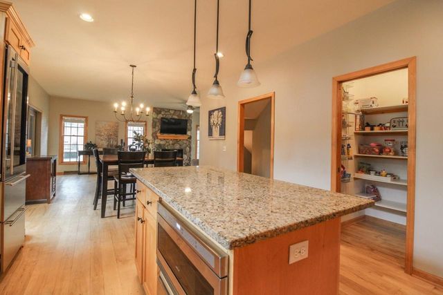 209 Waverly Drive, Cambridge, WI 53523