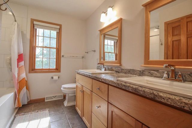 209 Waverly Drive, Cambridge, WI 53523
