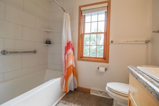 209 Waverly Drive, Cambridge, WI 53523
