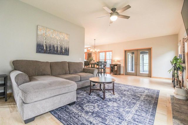 209 Waverly Drive, Cambridge, WI 53523