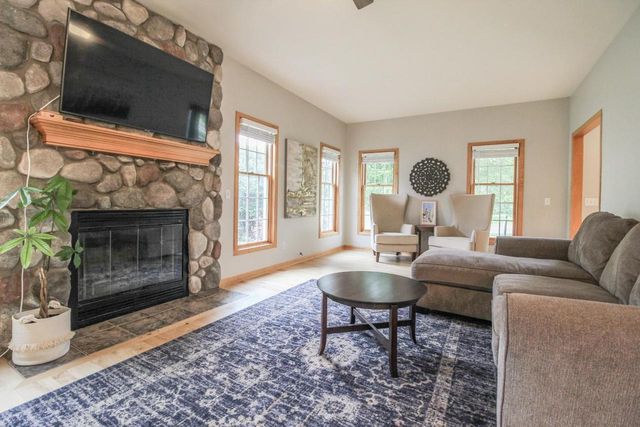 209 Waverly Drive, Cambridge, WI 53523