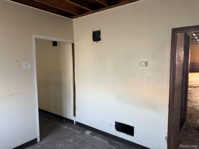 23515 Blackstone Avenue, Warren, MI 48089