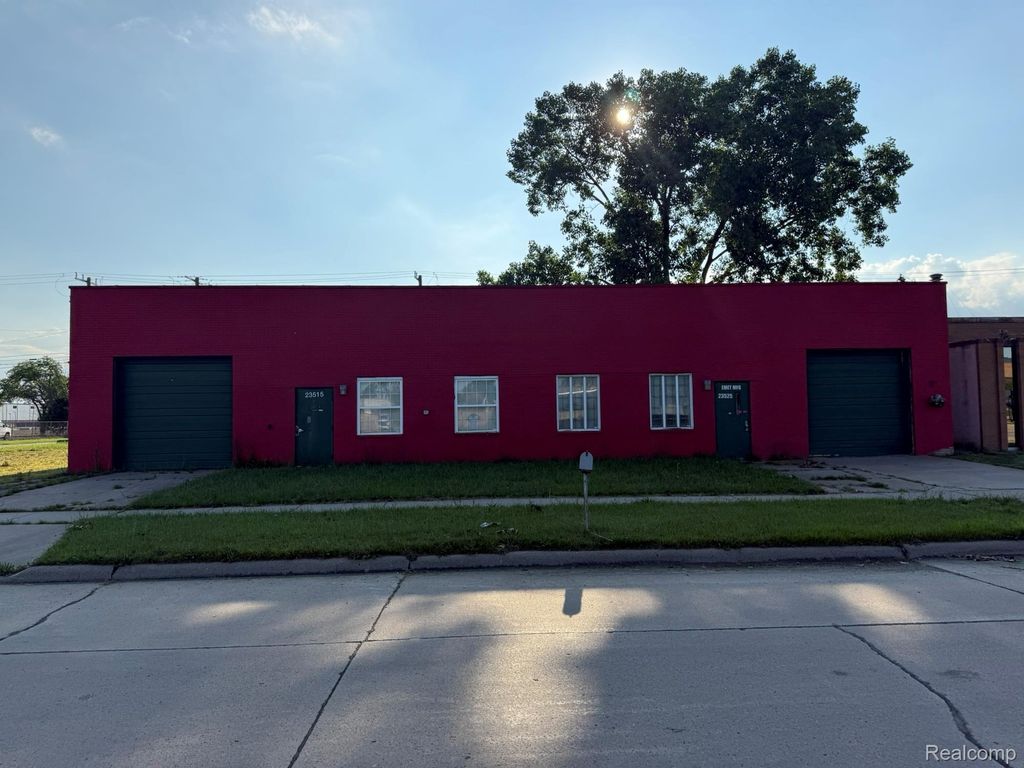23515 Blackstone Avenue, Warren, MI 48089