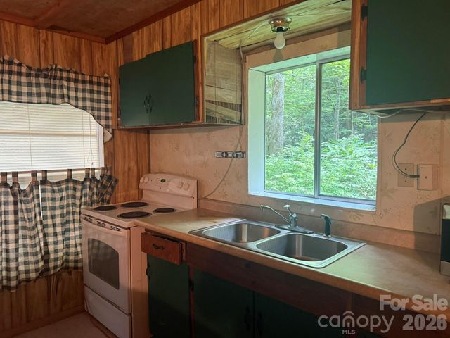 181 Lyman Lane, Rosman, NC 28772