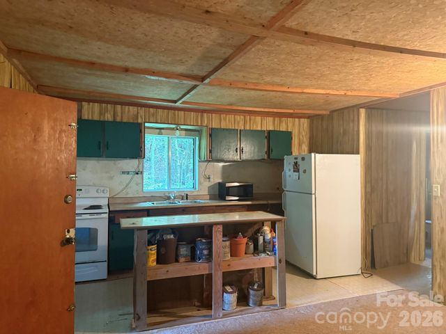 181 Lyman Lane, Rosman, NC 28772