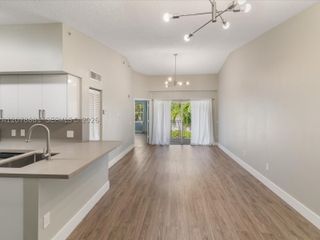 155 NW 96th Ter 2-303, Pembroke Pines, FL 33024