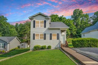 N 715 Stonewall ST, Salem, VA 24153