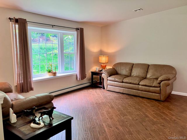 36 Carpenter Road, New Hampton, NY 10958
