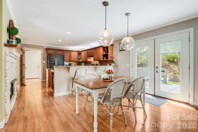 17 Moss Pink Place, Asheville, NC 28806