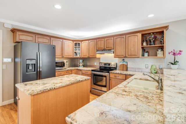 17 Moss Pink Place, Asheville, NC 28806