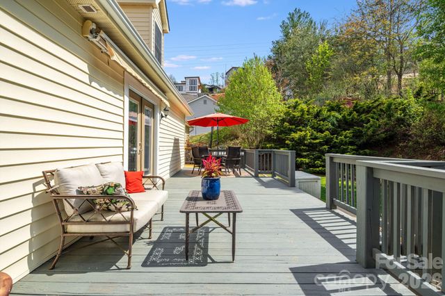 17 Moss Pink Place, Asheville, NC 28806