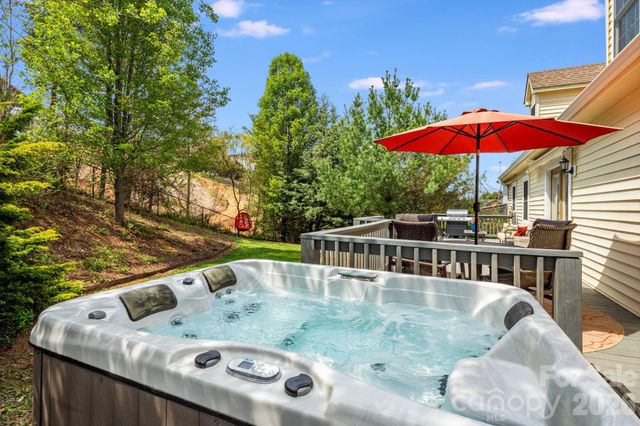 17 Moss Pink Place, Asheville, NC 28806