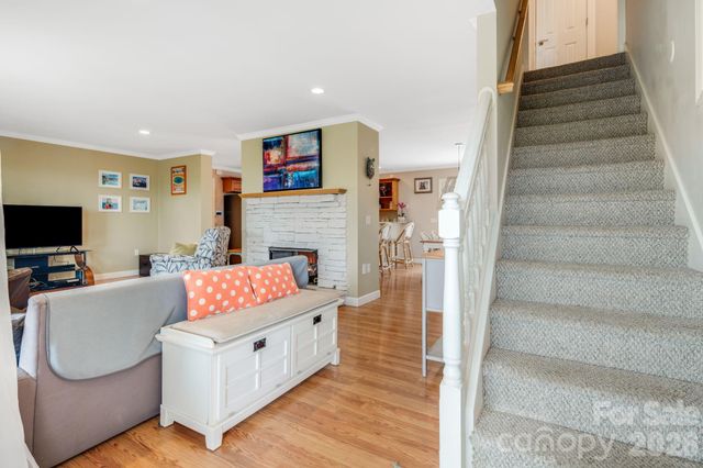 17 Moss Pink Place, Asheville, NC 28806