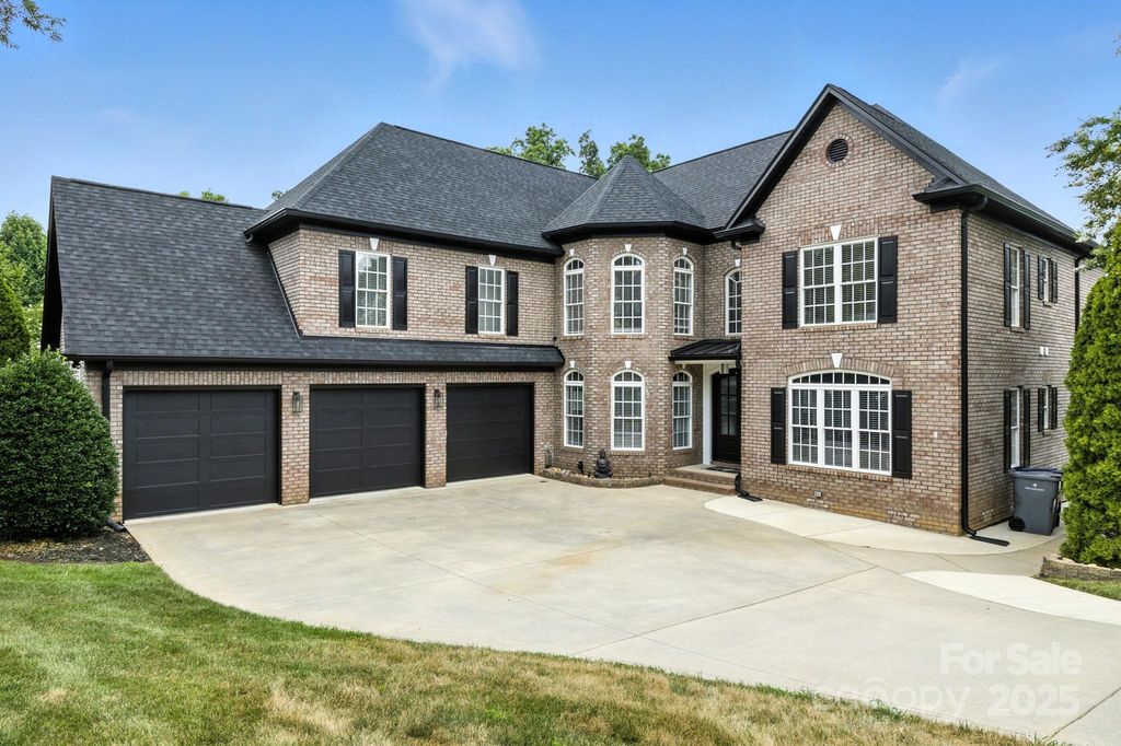4134 Burnage Hall Road, Harrisburg, NC 28075