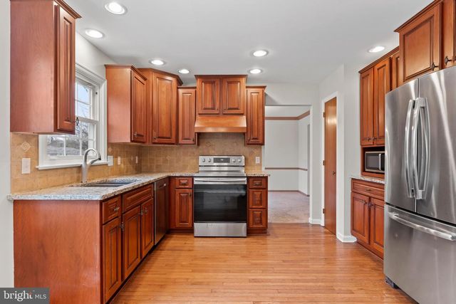 613 FAIRWAY DR, Camp Hill, PA 17011