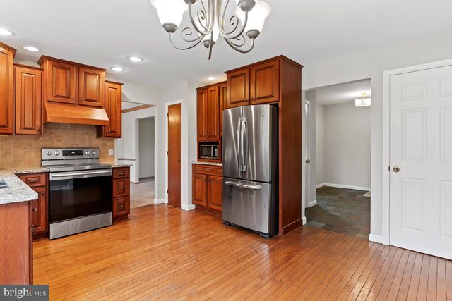 613 FAIRWAY DR, Camp Hill, PA 17011