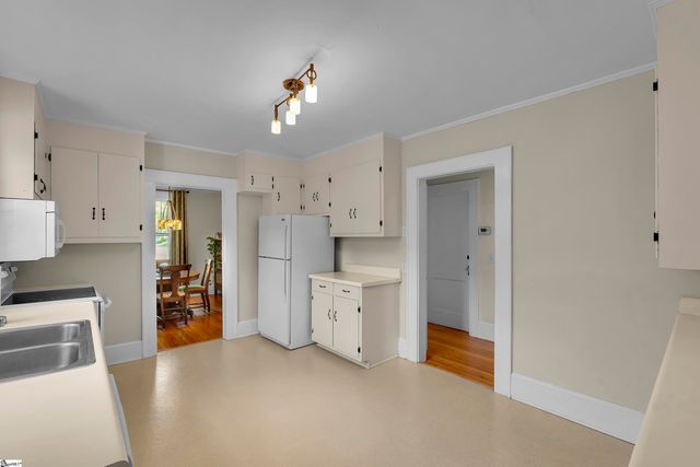 327 W Prentiss Avenue, Greenville, SC 29605