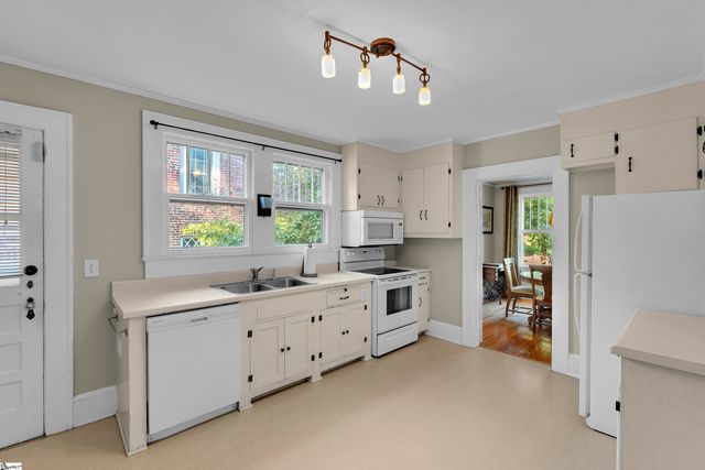 327 W Prentiss Avenue, Greenville, SC 29605