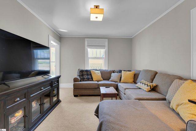 327 W Prentiss Avenue, Greenville, SC 29605