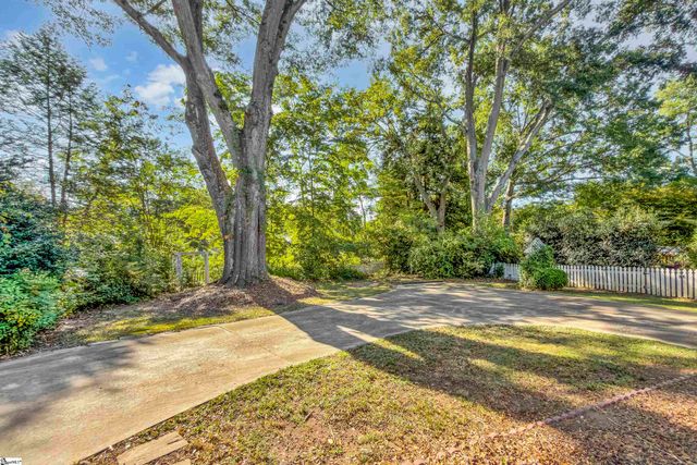 327 W Prentiss Avenue, Greenville, SC 29605