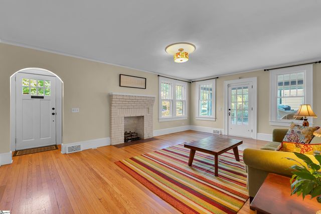 327 W Prentiss Avenue, Greenville, SC 29605