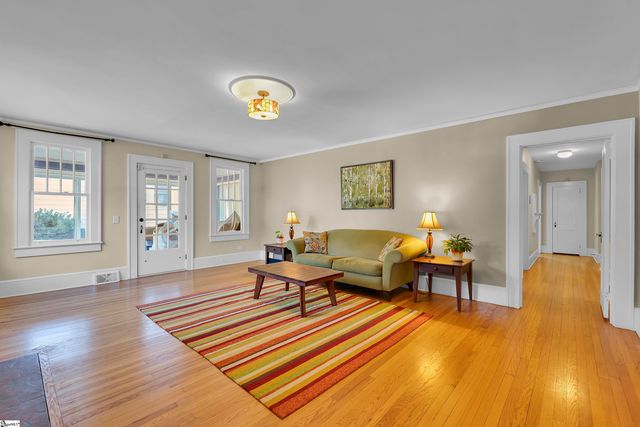 327 W Prentiss Avenue, Greenville, SC 29605