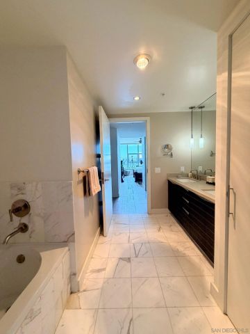 1325 Pacific Highway 1301, San Diego, CA 92101