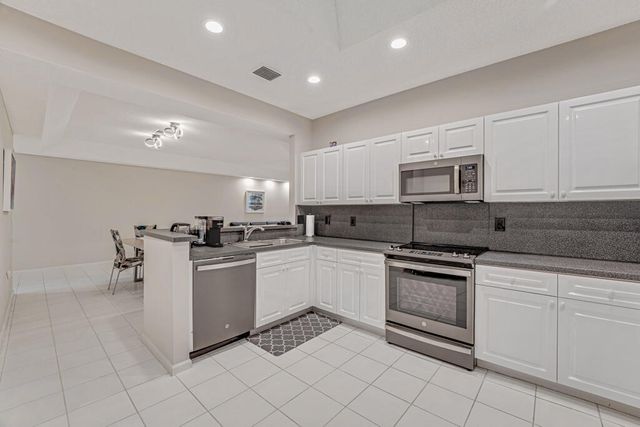 9998 Seacrest Circle C, Boynton Beach, FL 33437