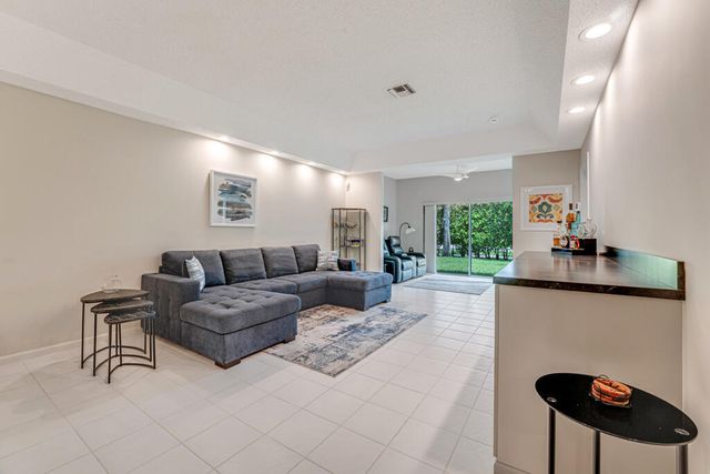 9998 Seacrest Circle C, Boynton Beach, FL 33437