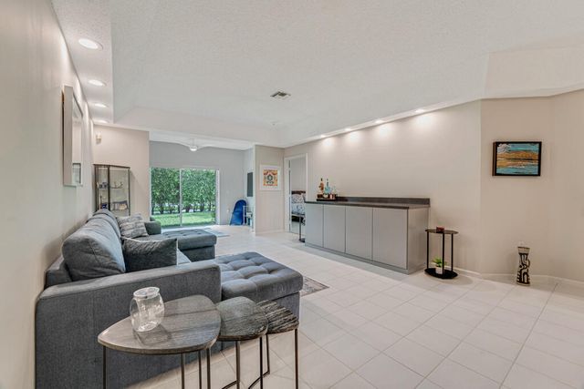 9998 Seacrest Circle C, Boynton Beach, FL 33437