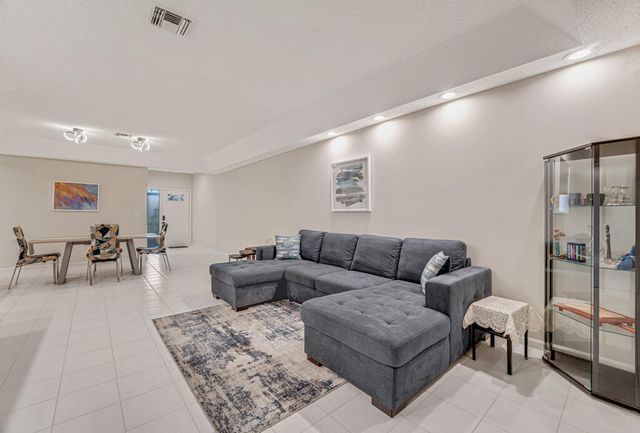 9998 Seacrest Circle C, Boynton Beach, FL 33437