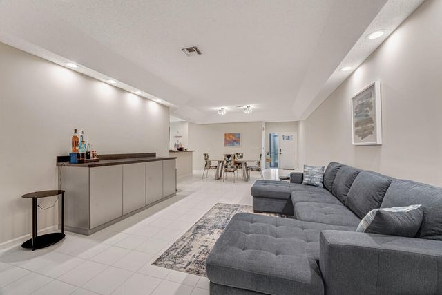 9998 Seacrest Circle C, Boynton Beach, FL 33437