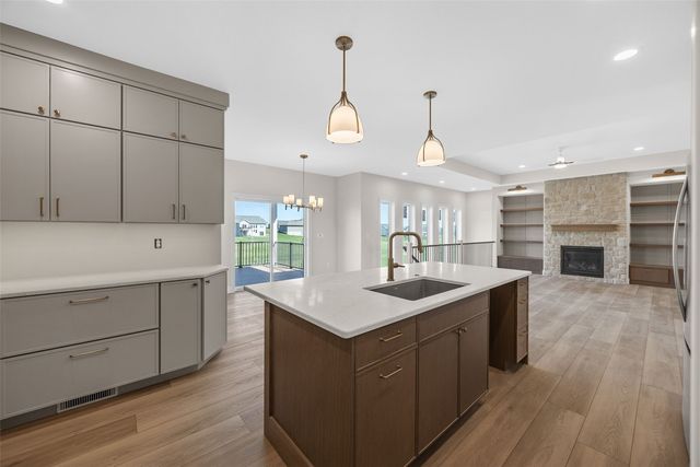 5501 Silver Ridge Rd, Marion, IA 52302