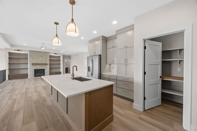 5501 Silver Ridge Rd, Marion, IA 52302