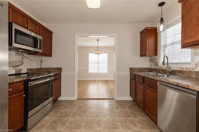 5862 Sunny Ridge Trail, Clemmons, NC 27012