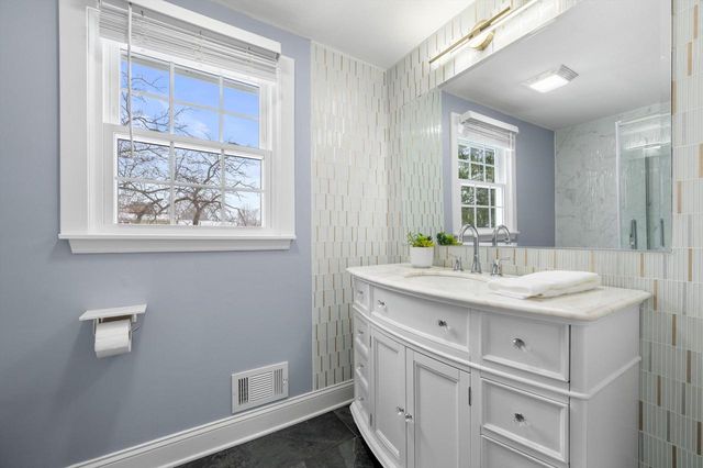 2746 Manor AVENUE, Mount Pleasant, WI 53406