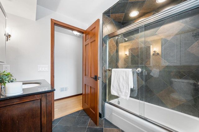 2746 Manor AVENUE, Mount Pleasant, WI 53406