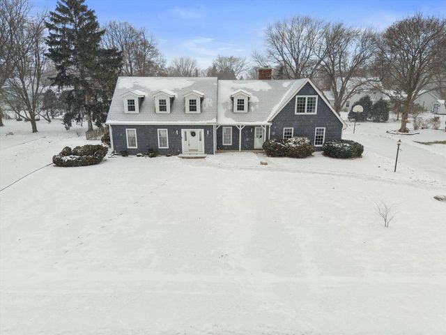 2746 Manor AVENUE, Mount Pleasant, WI 53406