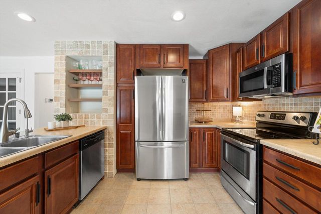 2746 Manor AVENUE, Mount Pleasant, WI 53406