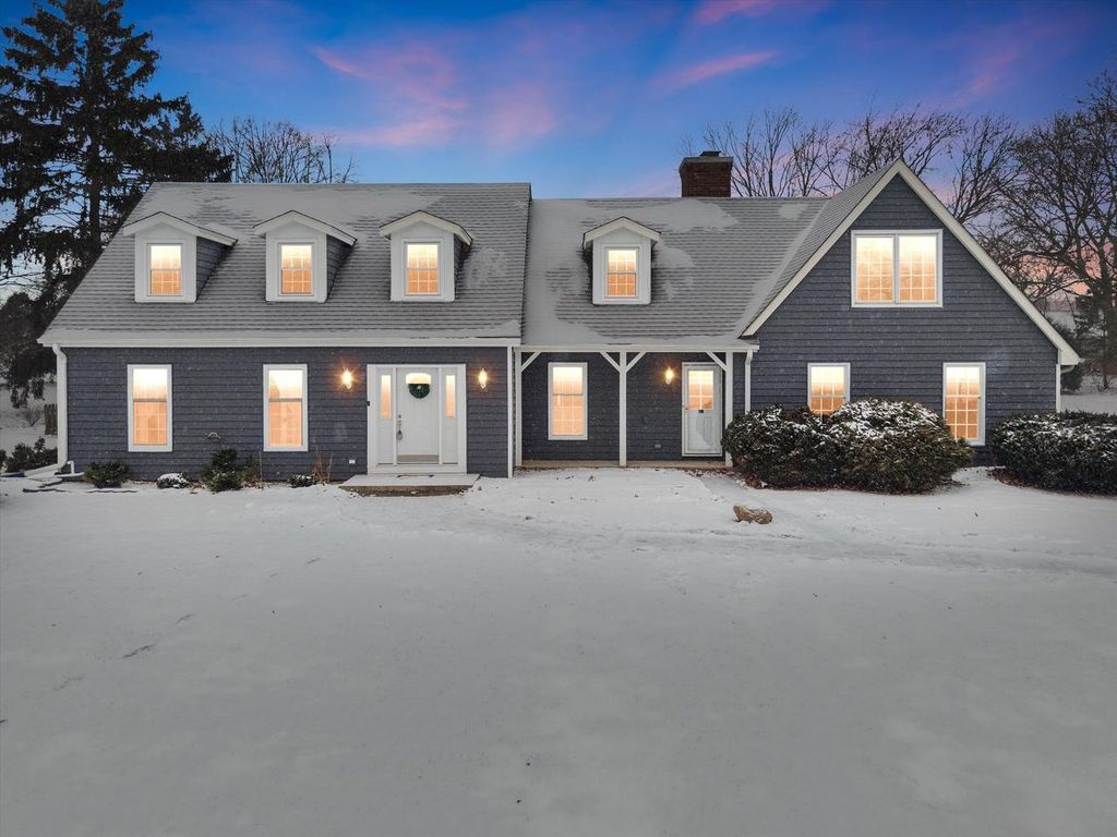 2746 Manor AVENUE, Mount Pleasant, WI 53406