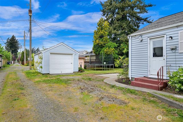 204 S 16th Street, Lynden, WA 98264