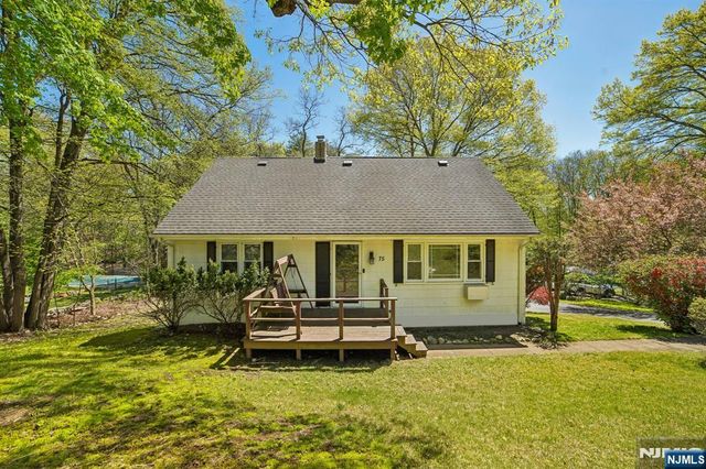 75 W Oakland Avenue, Oakland, NJ 07436